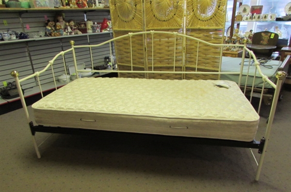 NICE METAL DAYBED WITH MATTRESS