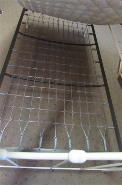 NICE METAL DAYBED WITH MATTRESS