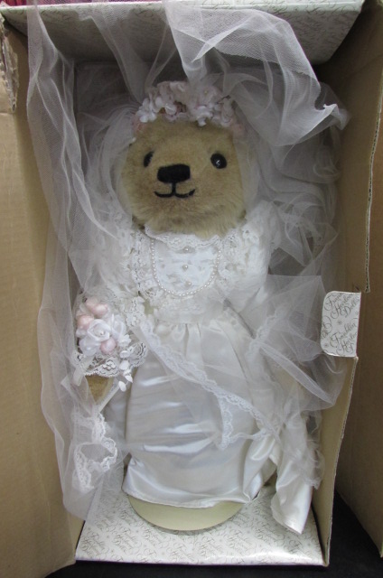 bride and groom teddy bears