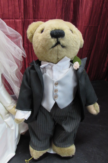 bride and groom teddy bears