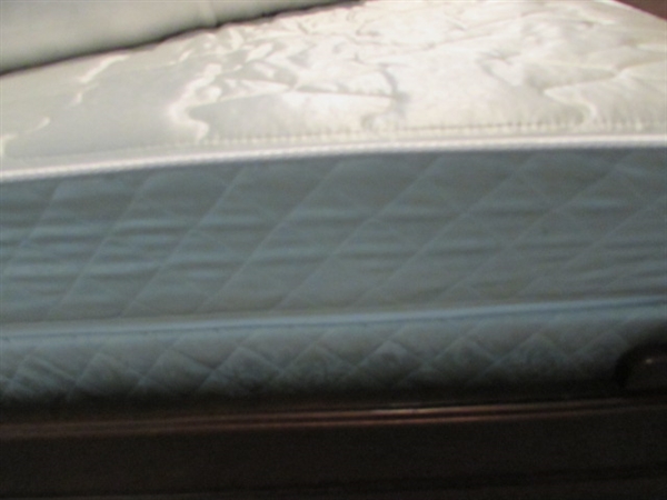 FULL SIZE ANTIQUE BED WITH MATTRESS/FOUNDATION & BEDDING