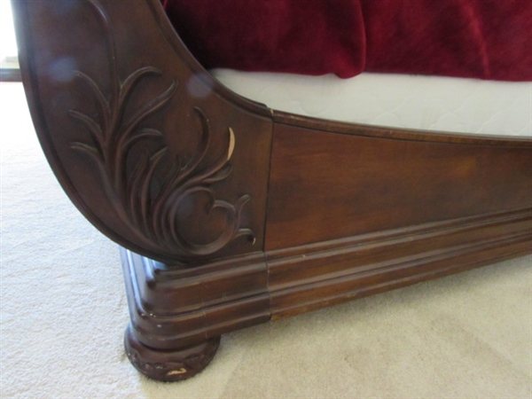 ABSOLUTELY STUNNING KING-SIZE SLEIGH BED WITH MATTRESS/FOUNDATION & BEDDING