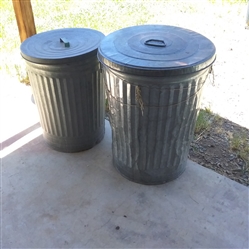 2 METAL GARBAGE CANS WITH LIDS