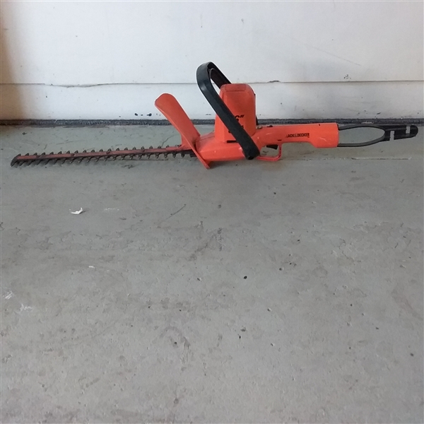 ELECTRIC CHAINSAW AND HEDGE TRIMMER