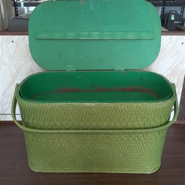 VINTAGE PICNIC BASKET FOR 6 AND KITCHEN ITEMS