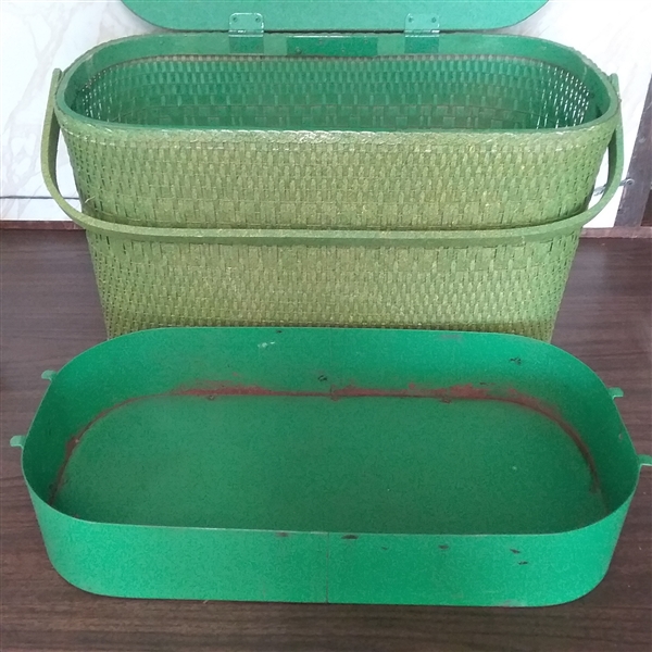 VINTAGE PICNIC BASKET FOR 6 AND KITCHEN ITEMS