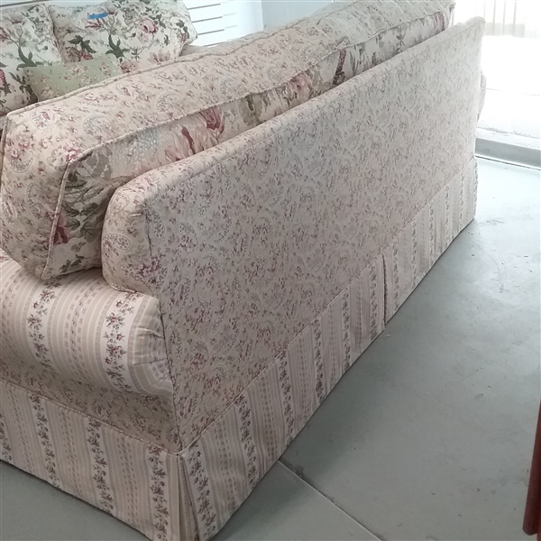 FLORAL SOFA WITH REVERSIBLE CUSHIONS & THROW PILLOWS 