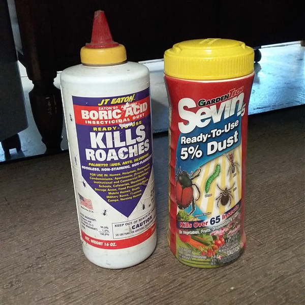 LOT OF CLEANERS, MOTOR OIL, FLUIDS, AND INSECT KILLERS