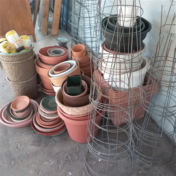 HUGE LOT OF GARDEN POTS AND TOMATO CAGES