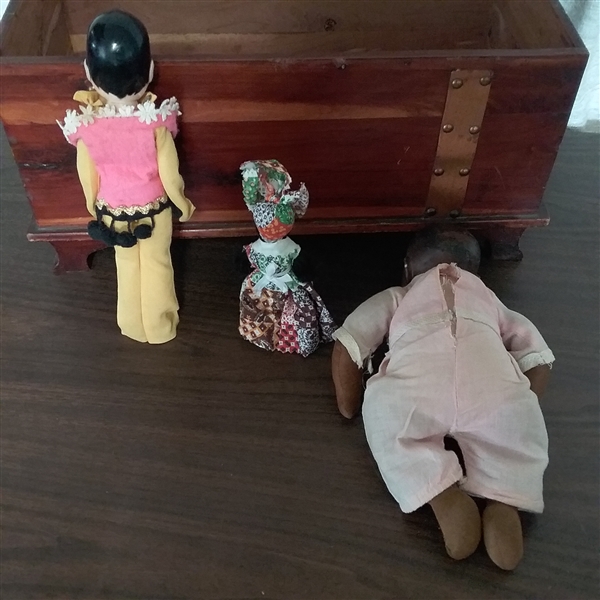 SMALL CHEST FULL OF VINTAGE DOLLS- SOME STORYBOOK AND HOLLY HOBBIE