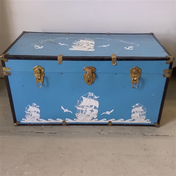 METAL JOLLY ROGER PLAY CHEST