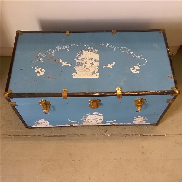 METAL JOLLY ROGER PLAY CHEST