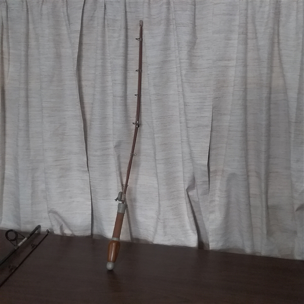 QUANTUM BIG WATER FISHING POLE AND GEAR