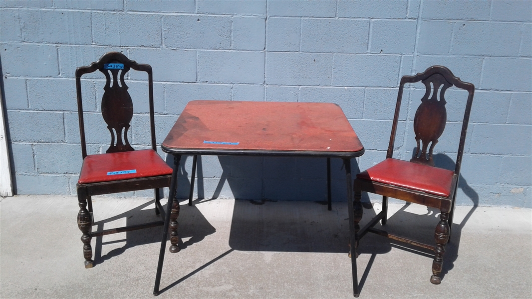 VINTAGE CARD TABLE AND WOODEN CHAIRS