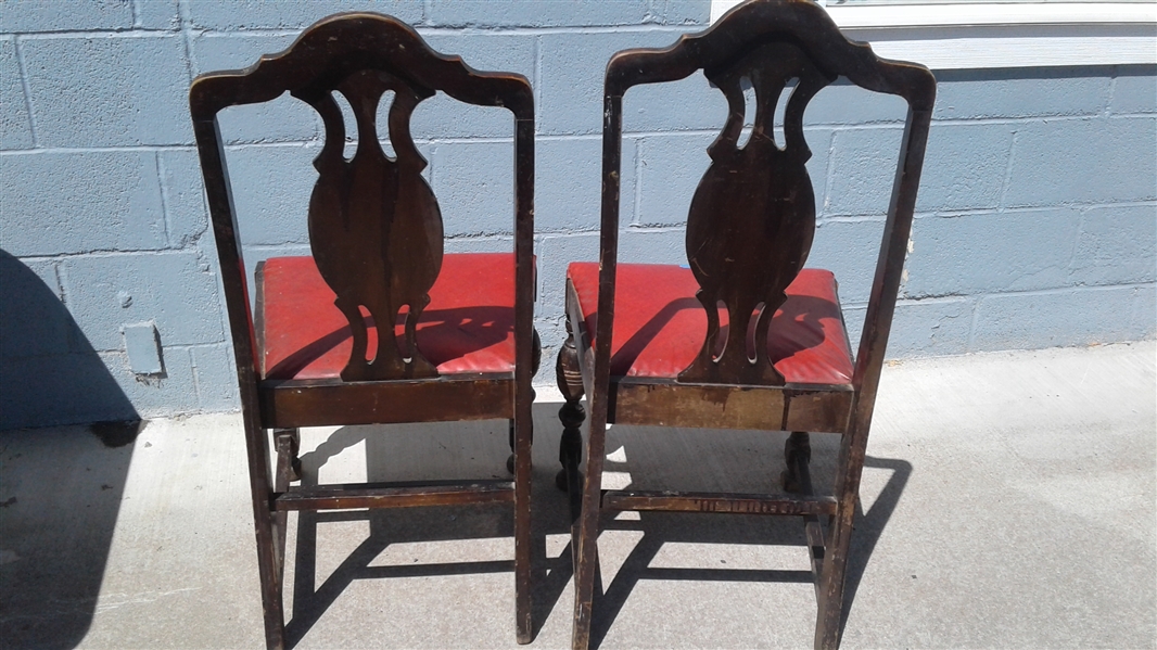 VINTAGE CARD TABLE AND WOODEN CHAIRS