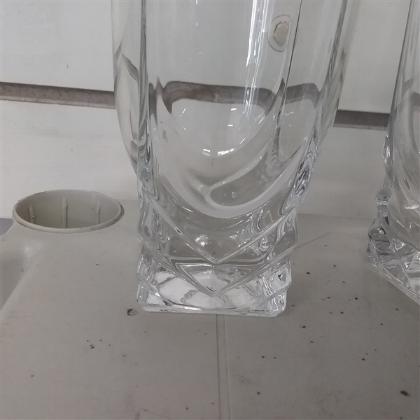 SQUARE BOTTOM GLASSES AND SMALL PITCHER