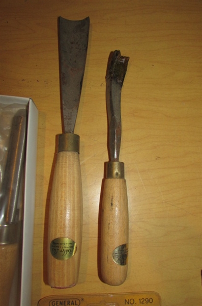 WOOD TURNING TOOLS AND CHISELS