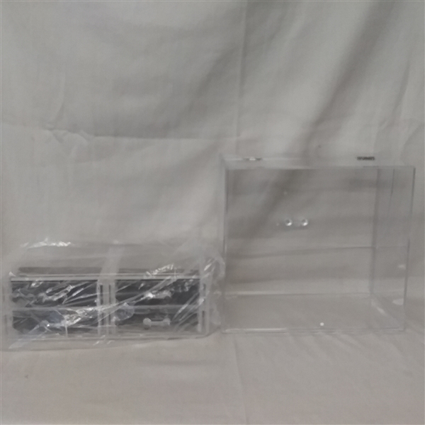 CLEAR DISPLAY CASE