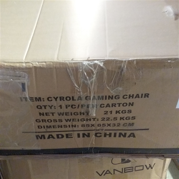 CYROLA HIGH BACK GAMING CHAIR WITH FOOTREST *READ DESCRIPTION *