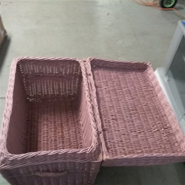 LARGE WICKER BASKET WITH LID