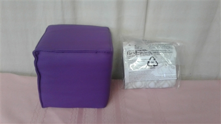 SMALL VINYL UPHOLSTERED FOAM CUBE AND BABY/TODDLER BATHTUB SLING
