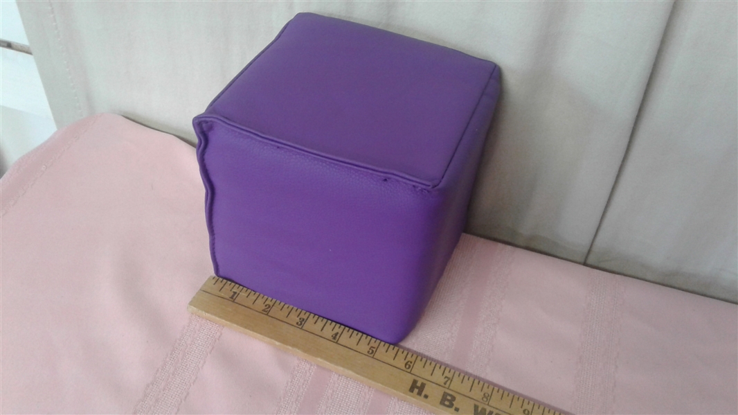 SMALL VINYL UPHOLSTERED FOAM CUBE AND BABY/TODDLER BATHTUB SLING