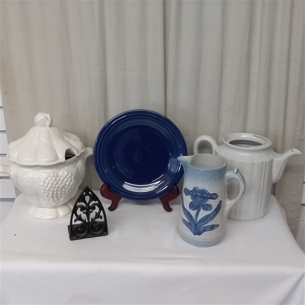 SOUP TUREEN,PITCHERS AND PLATE