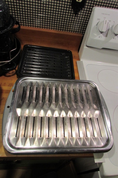 BROILING & ROASTING PANS