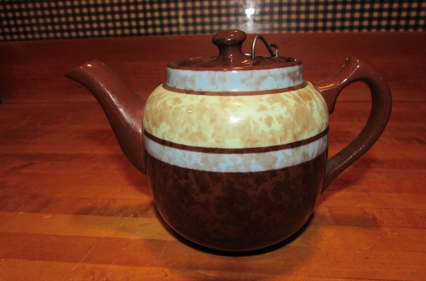 VINTAGE STONEWARE 'COOKIE' KETTLE & SMALL TEAPOT WITH STRAINER