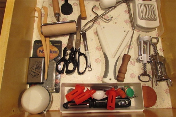 CONTENTS OF KITCHEN UTENSIL DRAWER