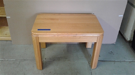 SMALL STURDY ACCENT TABLE 