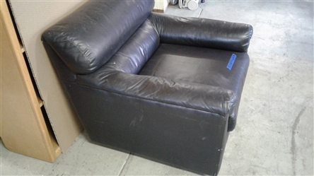 THE LEATHER FACTORY  VINTAGE LEATHER LOUNGE CHAIR
