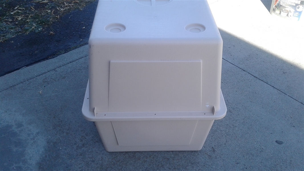 KENNEL AND PORTABLE DOG LUNCH BOX