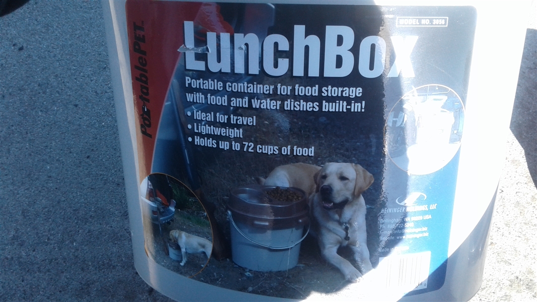 KENNEL AND PORTABLE DOG LUNCH BOX