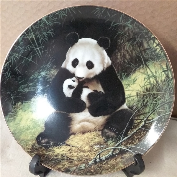 COLLECTIBLE PANDA PLATE AND PLATE FRAME