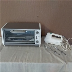 BLACK & DECKER TOASTER OVEN AND SUNBEAM  ELECTRIC HAND MIXER