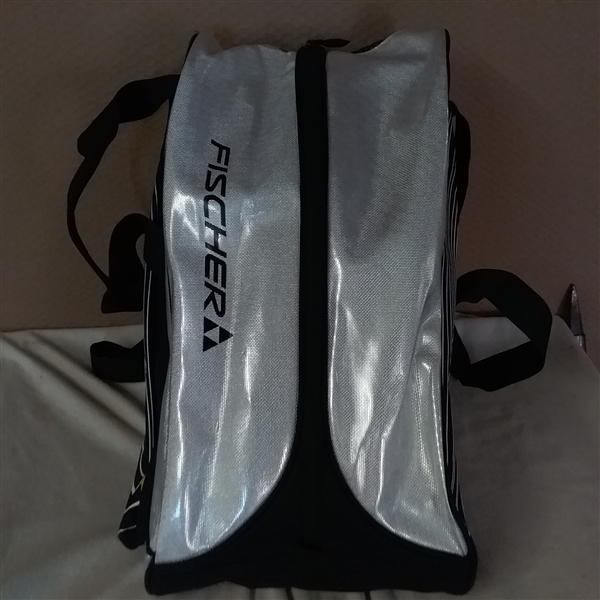 SCARPA T3 SKI BOOTS AND FISCHER SPORTS VACUUM FIT BOOT BAG
