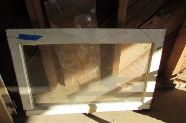 SMALL VINTAGE WOOD FRAMED WINDOW - SINGLE PANE *LOCATED AT ESTATE*