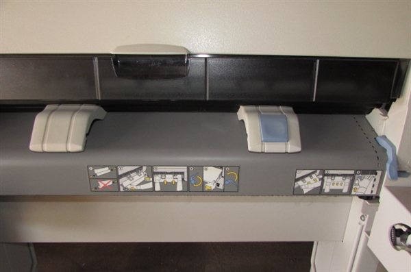 HP PLOTTER AND STAND *LOCATED AT ESTATE*