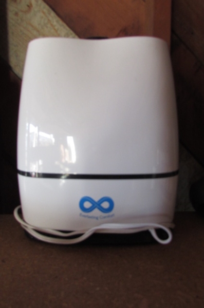 ULTRASONIC HUMIDIFIER, MASSAGERS, LIGHTED VANITY MIRROR *LOCATED AT ESTATE*