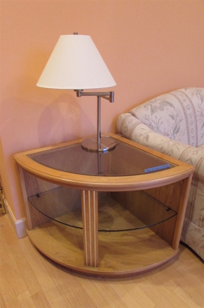 WEDGE SHAPED SIDE TABLE AND TABLE LAMP