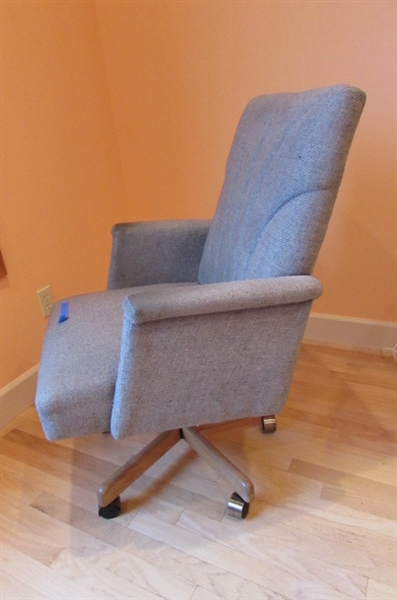 GRAY FABRIC OFFICE CHAIR