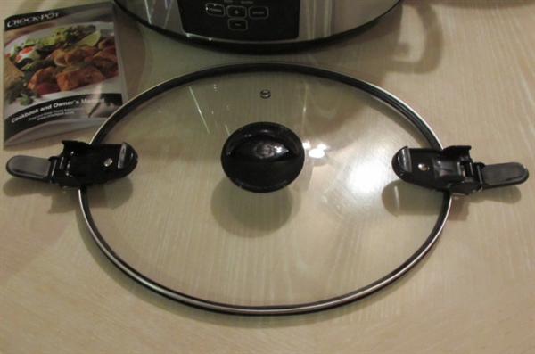 CROCK POT SLOW COOKER WITH LOCKING LID