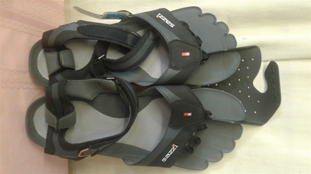 SAZZI SANDALS DIGIT RUNNERS MENS/WOMENS SIZES 12/13 (NEW) AND 13/14