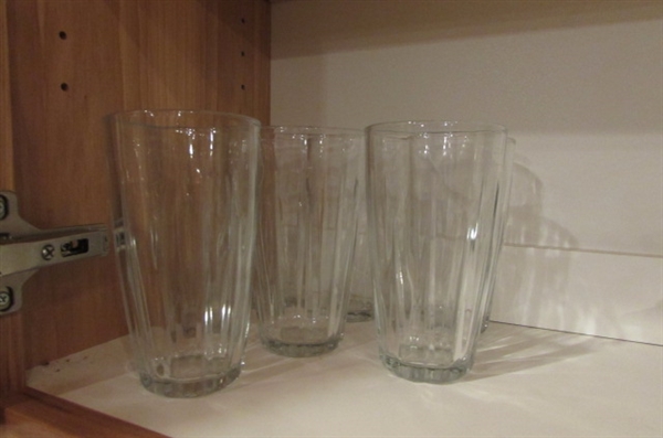 CORELLE & CORNING PLATES & BOWLS/GLASS BOWLS & WATER GLASSES