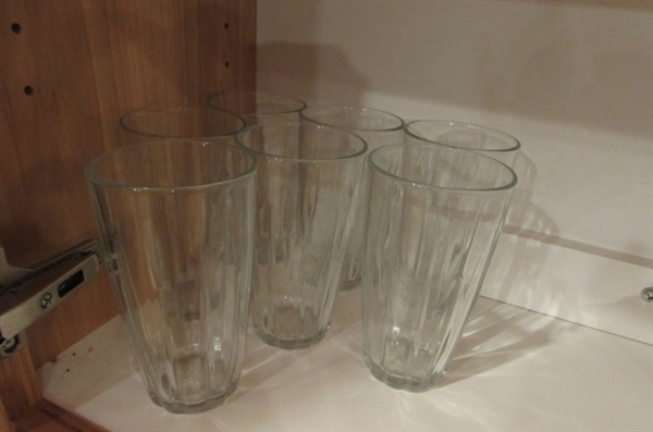 CORELLE & CORNING PLATES & BOWLS/GLASS BOWLS & WATER GLASSES