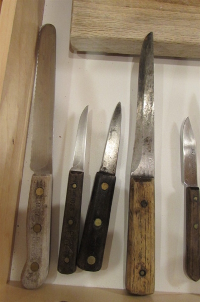 KITCHEN KNIVES & CUTTING BOARDS