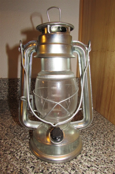 HURRICANE LAMPS & BATTERY POWERED LANTERN