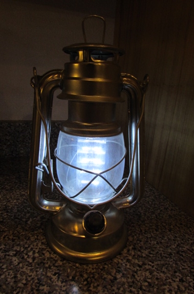 HURRICANE LAMPS & BATTERY POWERED LANTERN
