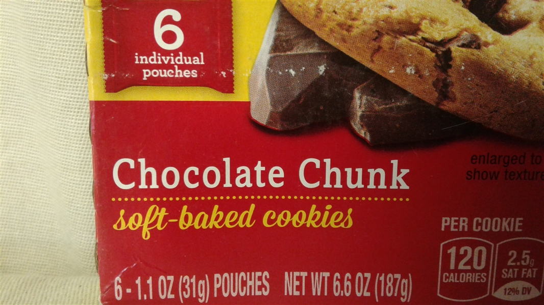 FIBER ONE CHOCOLATE CHUNK SOFT-BAKED COOKIES 6 POUCHES